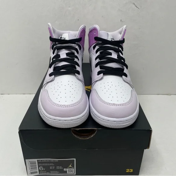 Nike Air Jordan 1 Retro Mid GS “Barely Grape/Lilac” 2023 - Picture 3 of 4